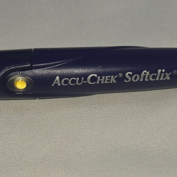 Roche CoaguChek XS Coagulation Meter Case Manual Accu-Chek Lancets Original Box - Picture 11 of 16